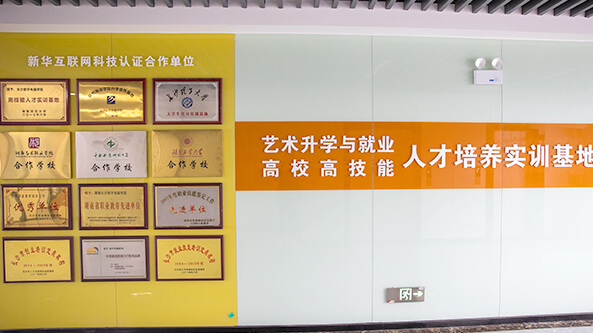 ��У�߼����˲�����ʵѵ����